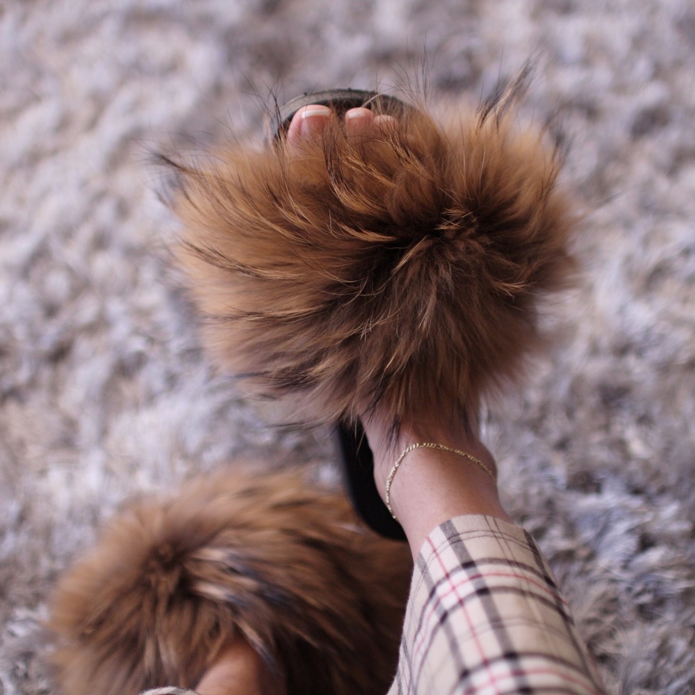 6IXELEVEN Fur Slides